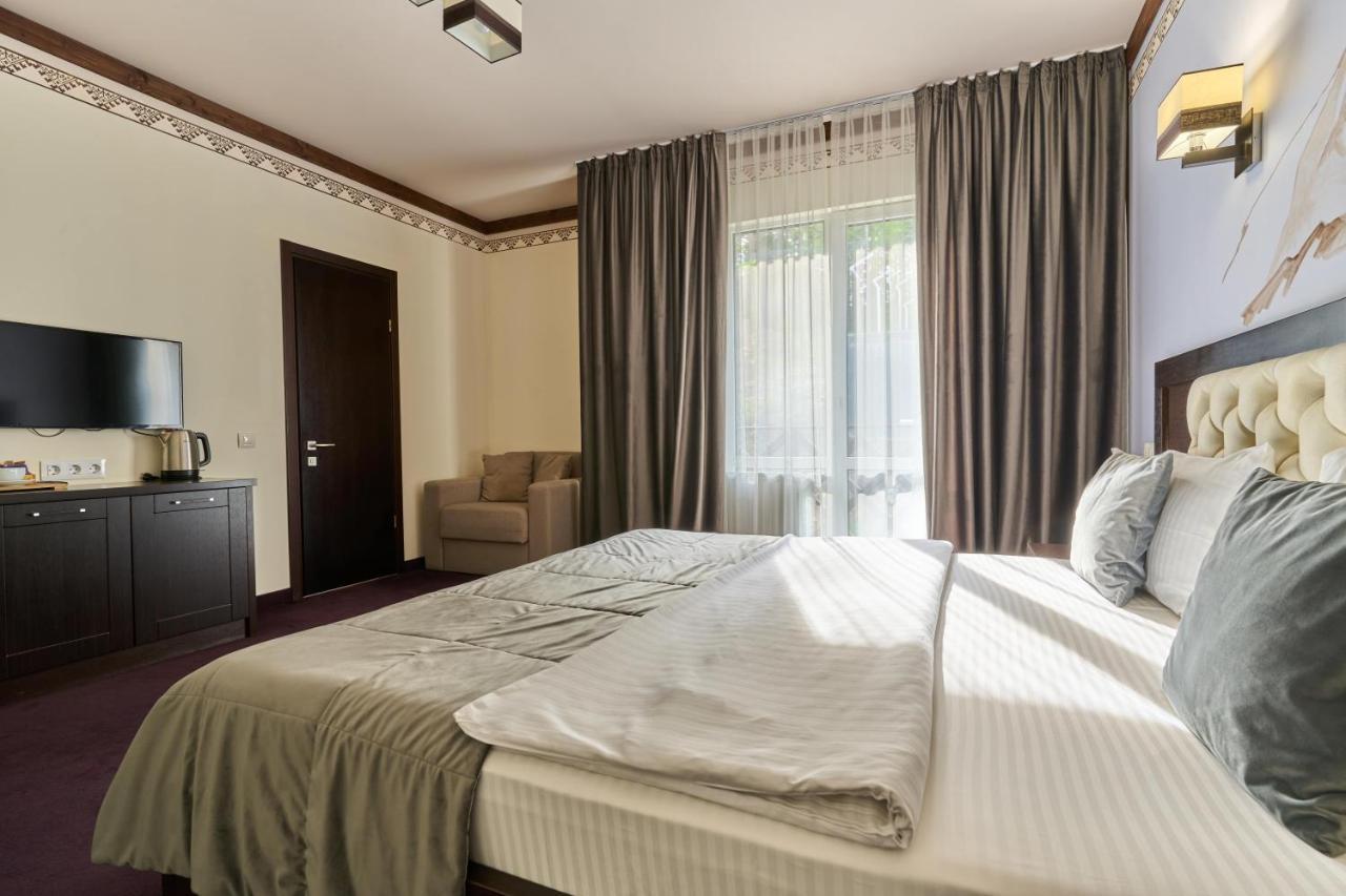 Karpatski Hotel & Spa バコヴェル エクステリア 写真