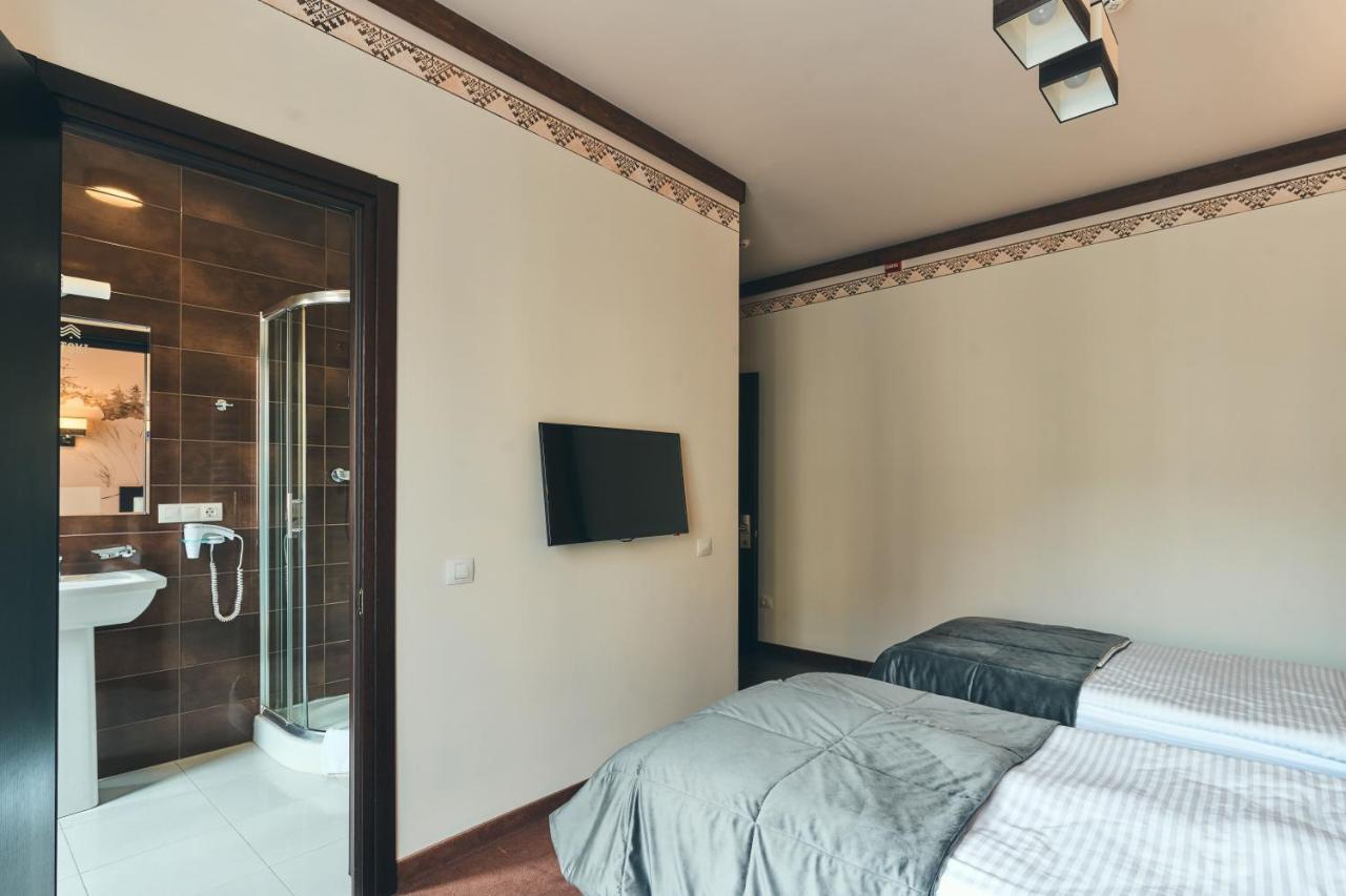 Karpatski Hotel & Spa バコヴェル エクステリア 写真