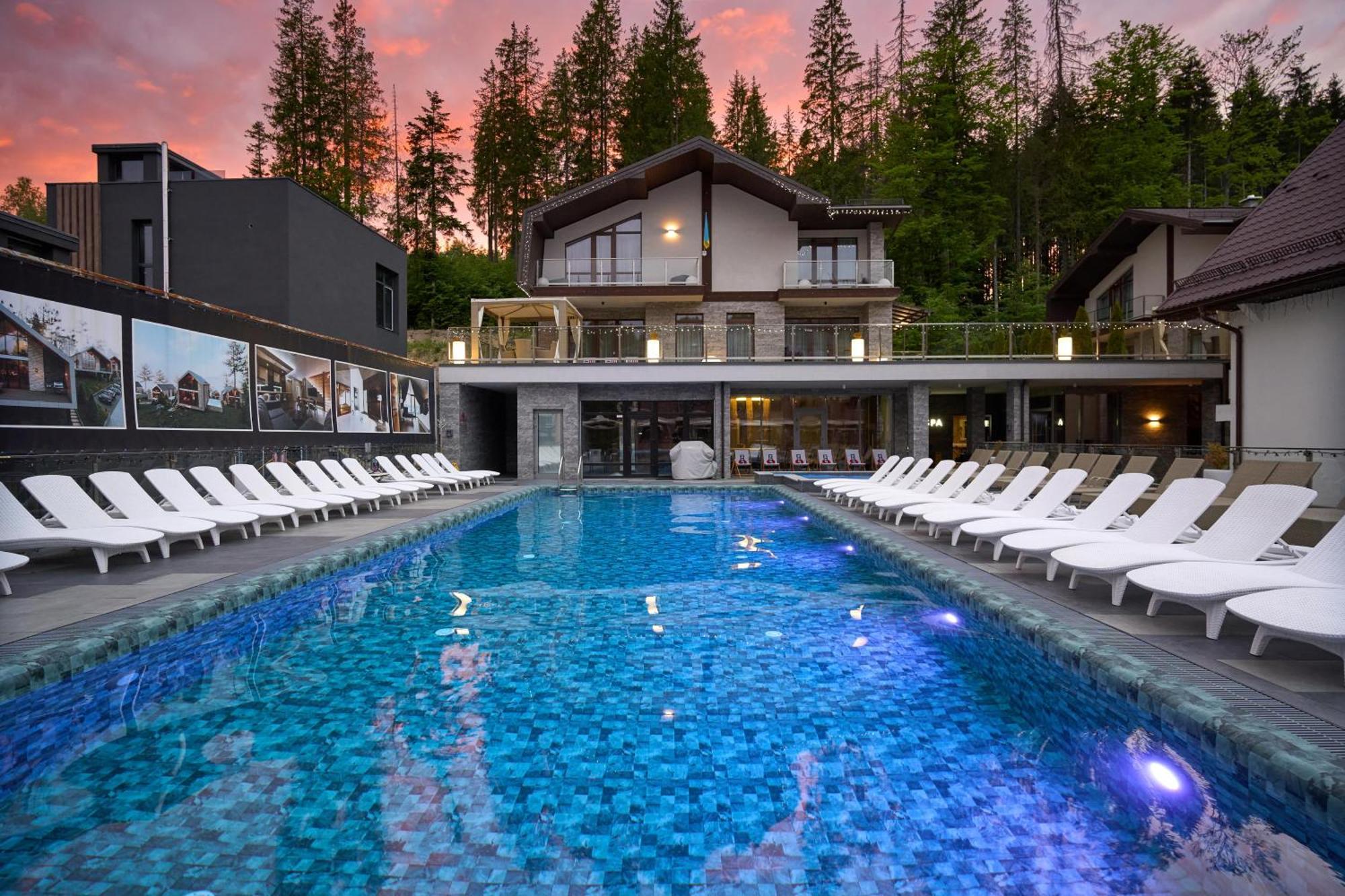 Karpatski Hotel & Spa バコヴェル エクステリア 写真